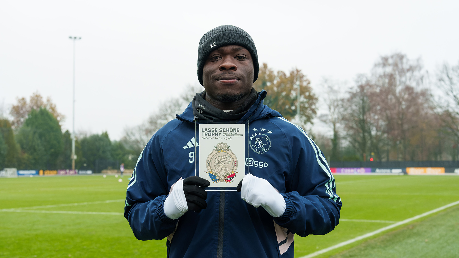 Brobbey wint Goal of the Month: 'Wil de mensen thuis bedanken'